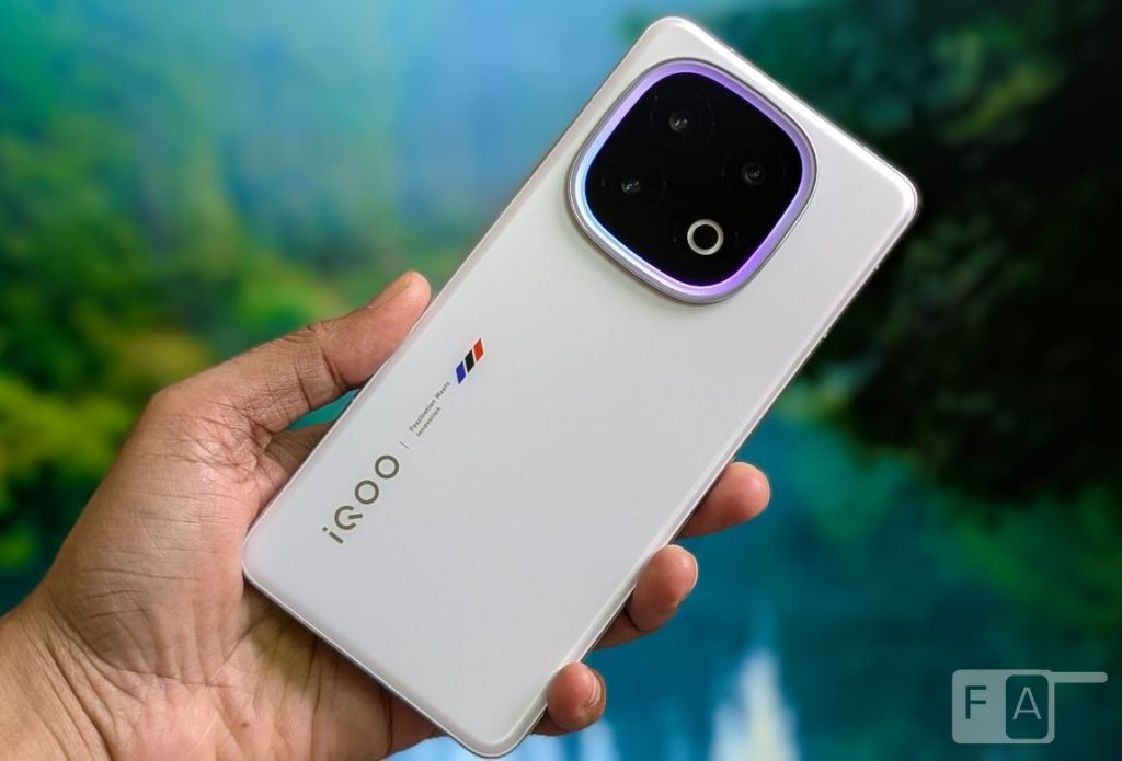 iQOO 13 vs Vivo X200:Which One's Better at the Same Price?